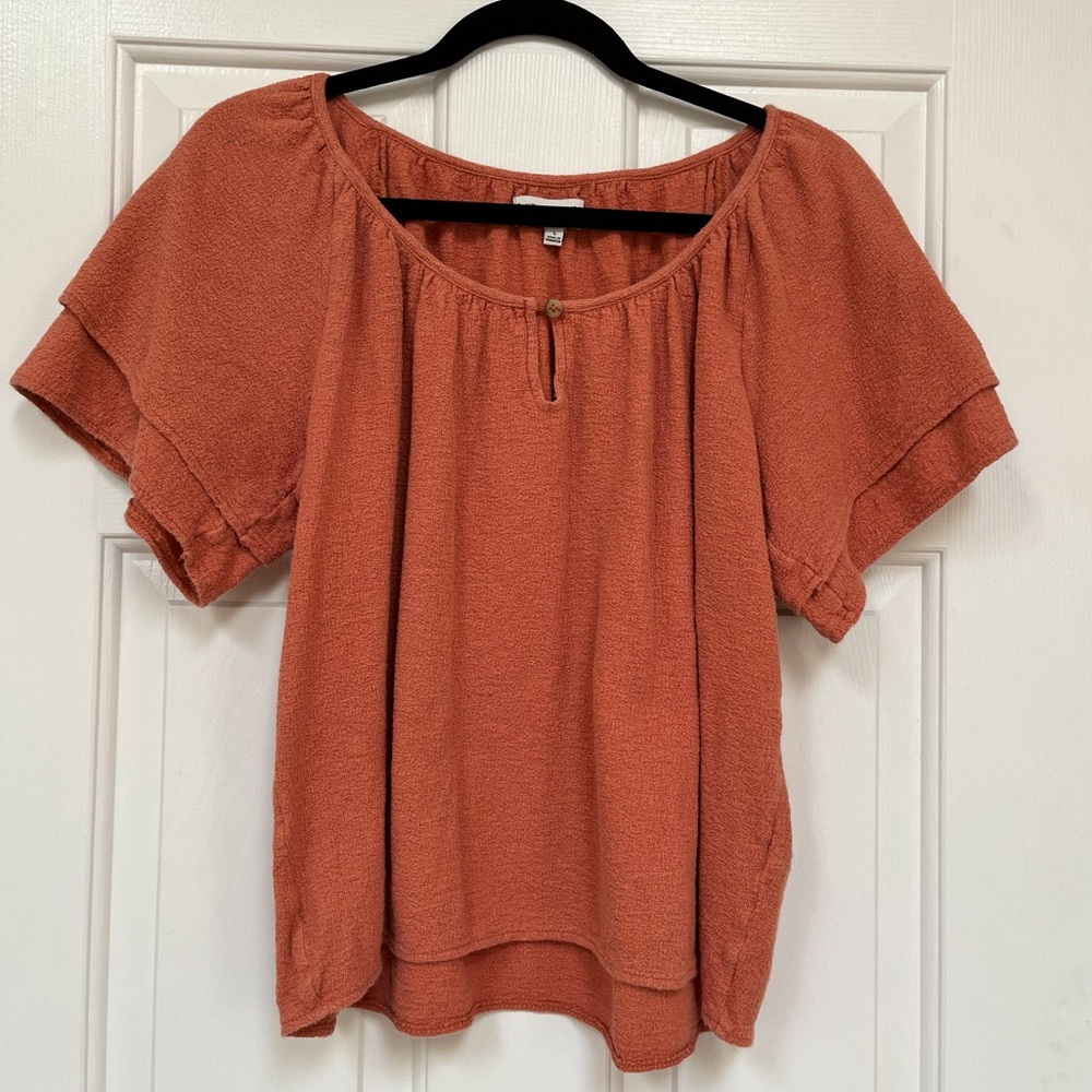 Madewell Texture & Thread keyhole tiered sleeve top